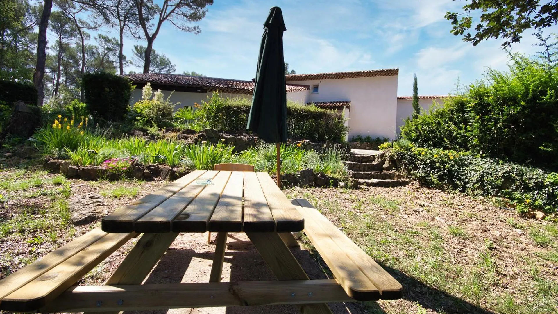 Le Domaine De L'Olivier, L Ieu De Bien-Etre Solidaire Brignoles Frankreich